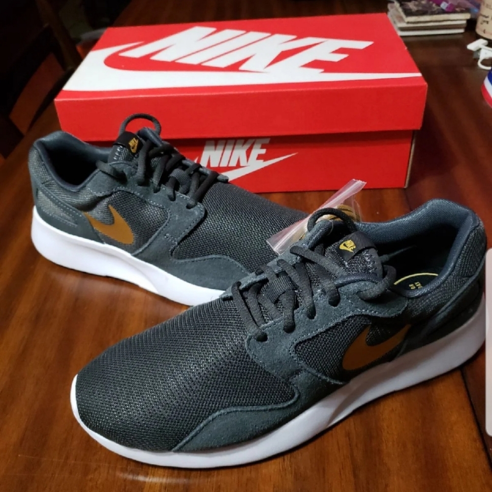 Nike women's kaishi running shoes grey gold
